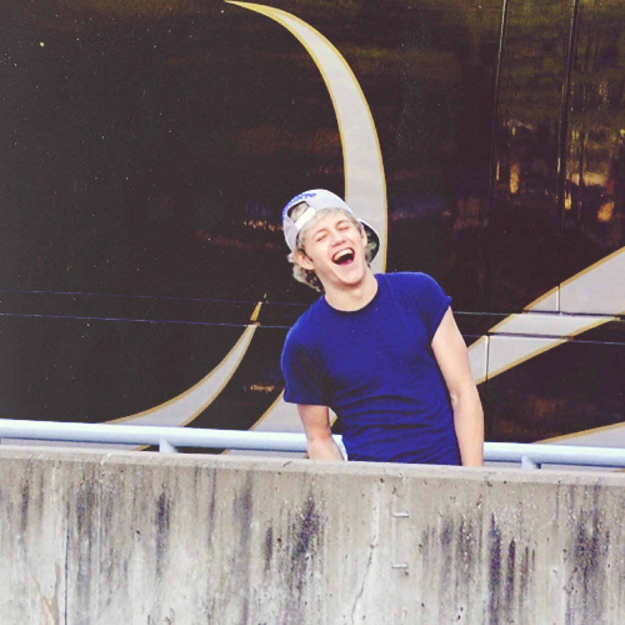 if you smiled follow @captivationiall