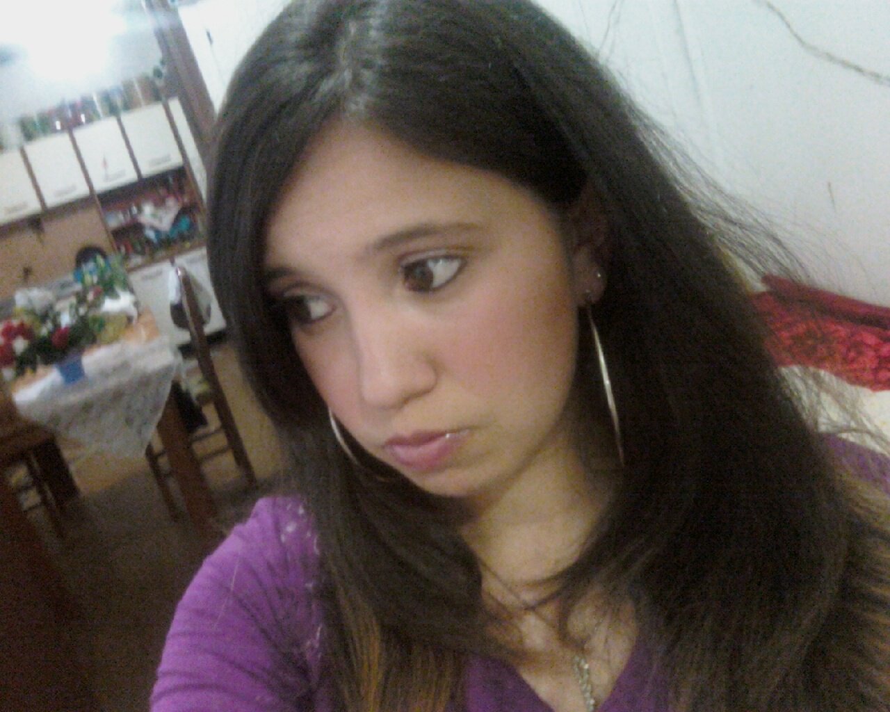 Desajeitada, desorganizada, retardada, idiota, ri de qualquer coisa, ciumenta, tímida, boba. Prazer, essa sou eu (: