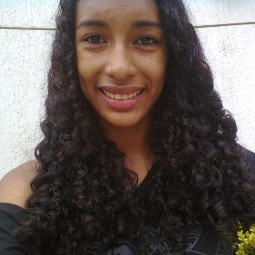 Louca, Feliz, Sensível, Amiga, Amo Música...
Me segue que eu sigo de volta!