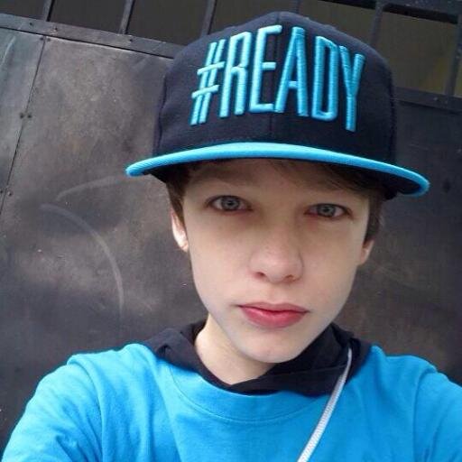 somos fans de alex hollings ose  el inglesito
