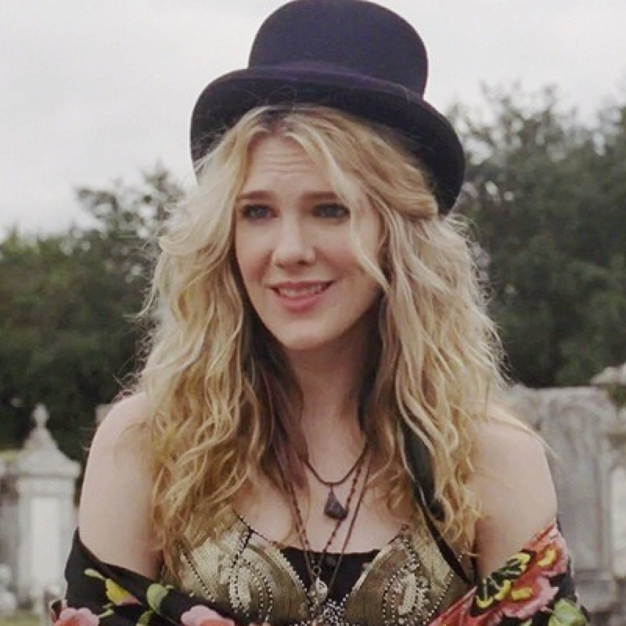 mistyslayy's profile picture. misty day is my spirit animal.