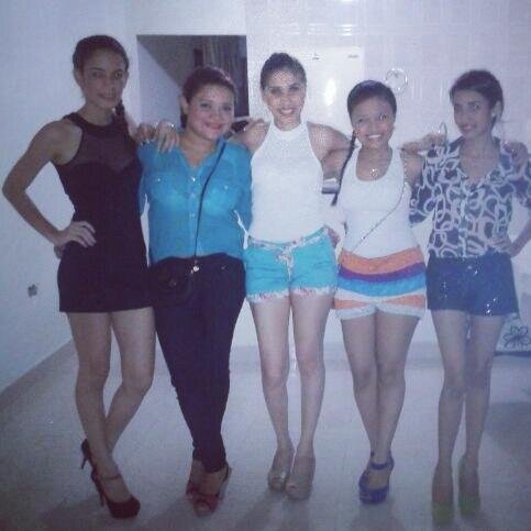 Soy una mezcla de alegría, desequilibrio y piernas largas. ♥ ∞