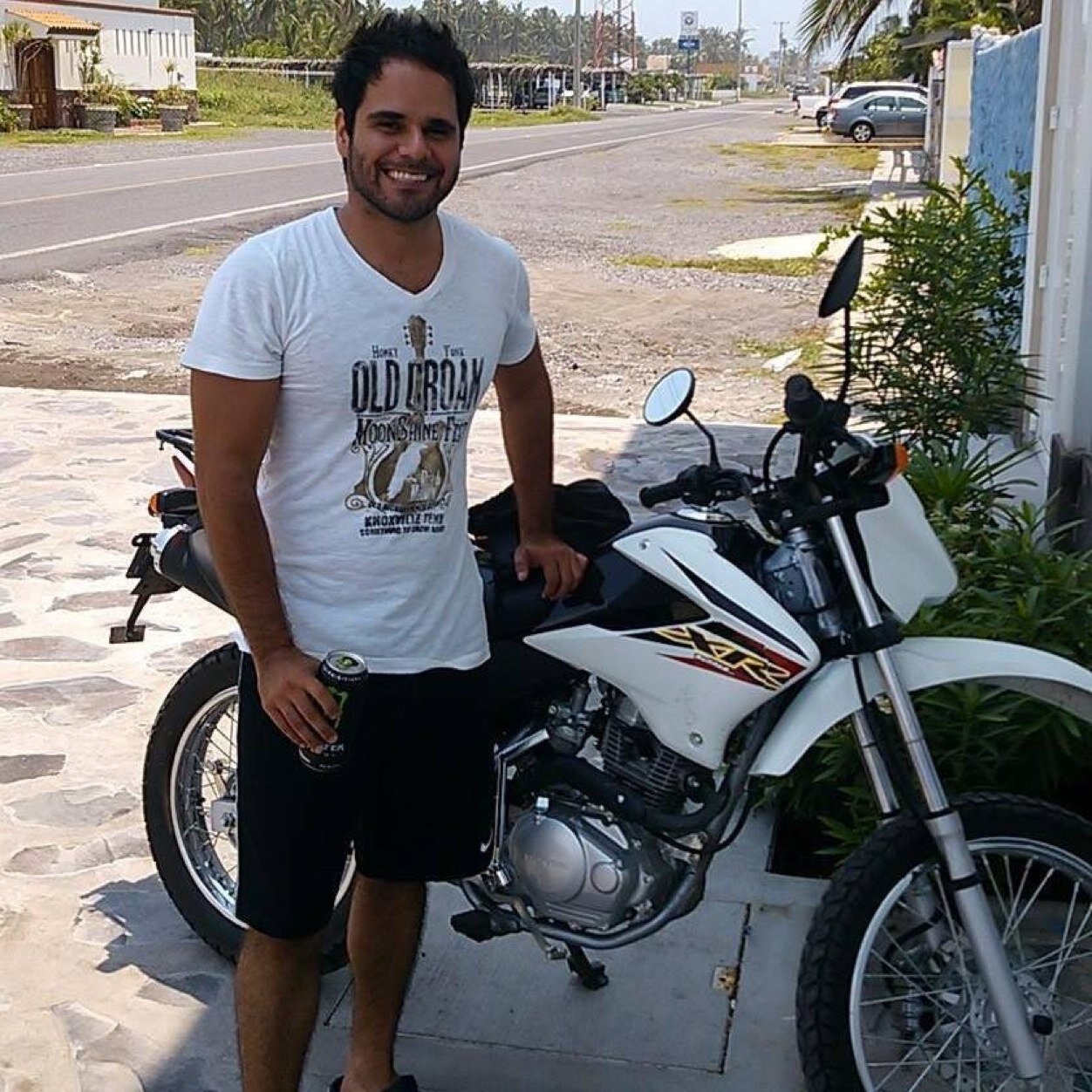 larios87's profile picture. 