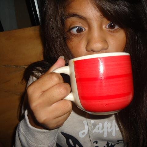 Mi idola es Miley Cyrus, Soy Amante de la Musica y mis Artistas Favoritos son Demi Lovato, Ariana Grande ETC...