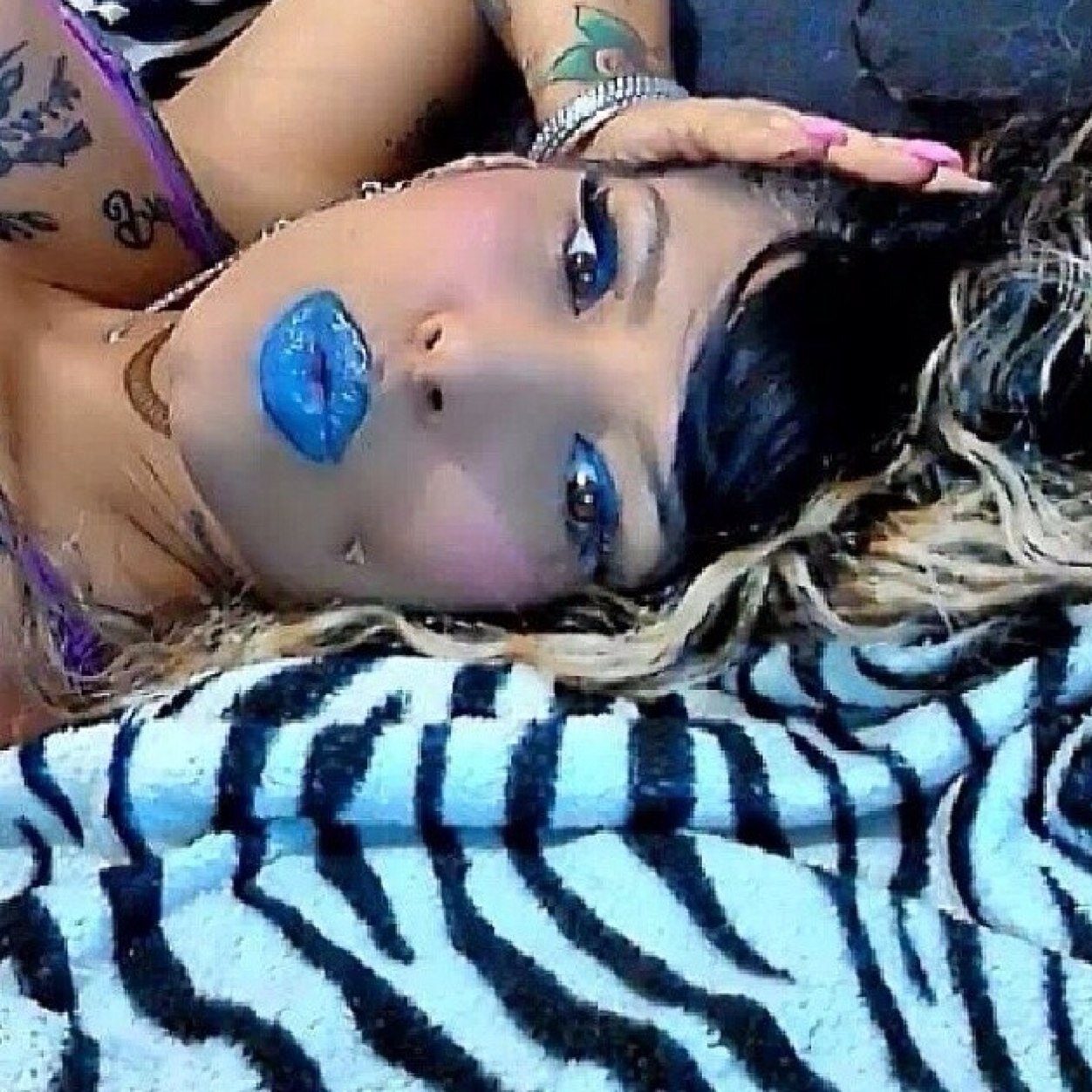 HI MY NAME IS STRAWBERRI IM LUVABLE CARING VIBRANT OUTGOING SEXI EXOTIC EROTIC FREAKY...IN MY MID 40S AND LOVIN THE SKIN IM IN