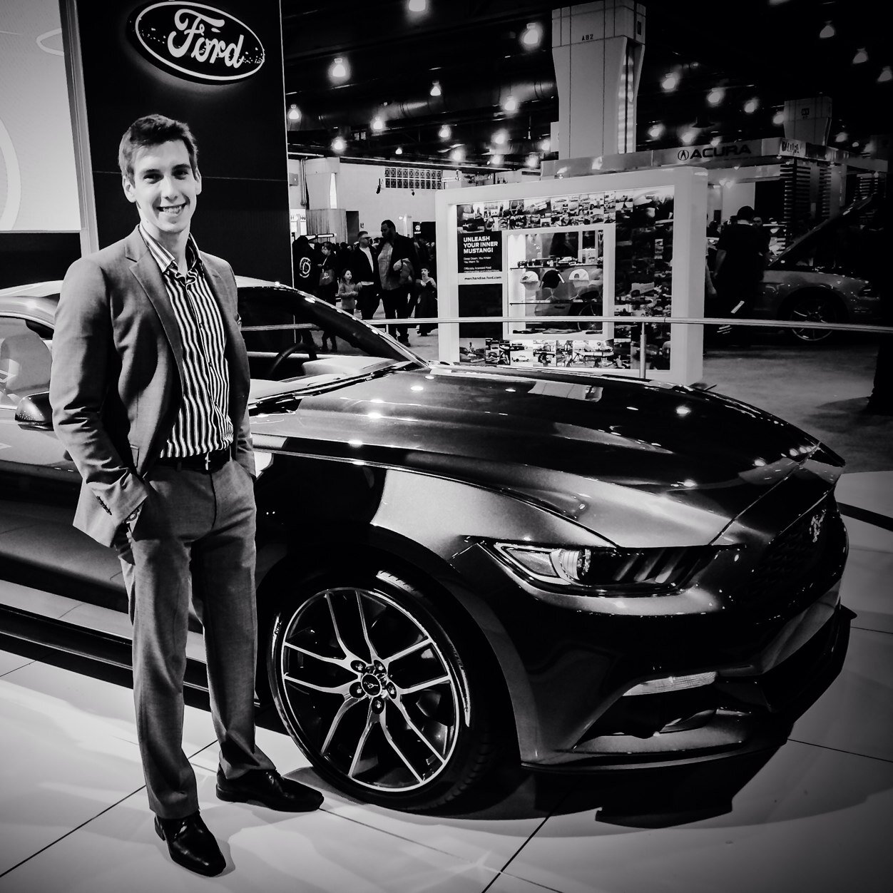 Ford Motor Company Product Specialist! Follow me to learn more about Ford and get the insider info on auto shows all across the USA!