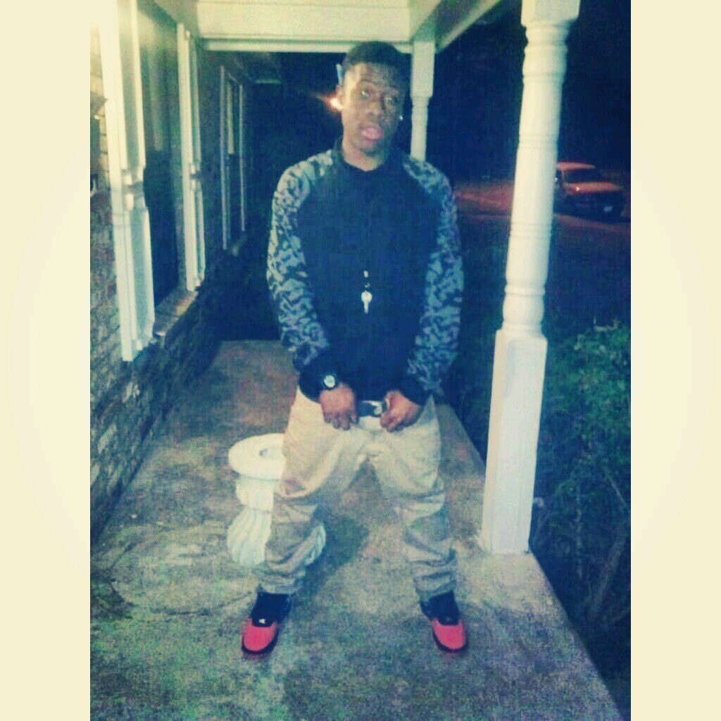 I BE DAT COOL ASS $C.M.B$ NIGGA SO GONE HEAD AND FOLLOW ME ILL FOLLOW U BACK ONLY IF U REAL LLAH$$$