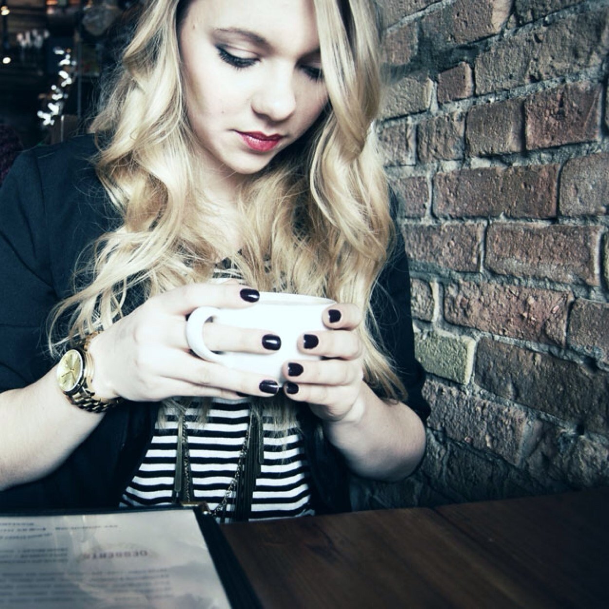 swittchow's profile picture. Graphic Designer + Blogger + Calligrapher who runs on coffee.