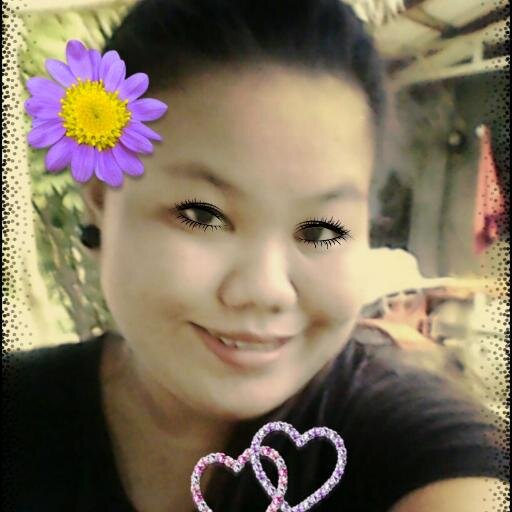 Baderequeenie's profile picture. 