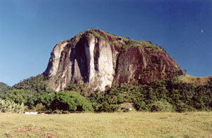 Imagens de 2 belos pontos!!! Turismo local: todo tipo de ecoturismo...seja na agua, no ar, na mata ou uma face de montanha.