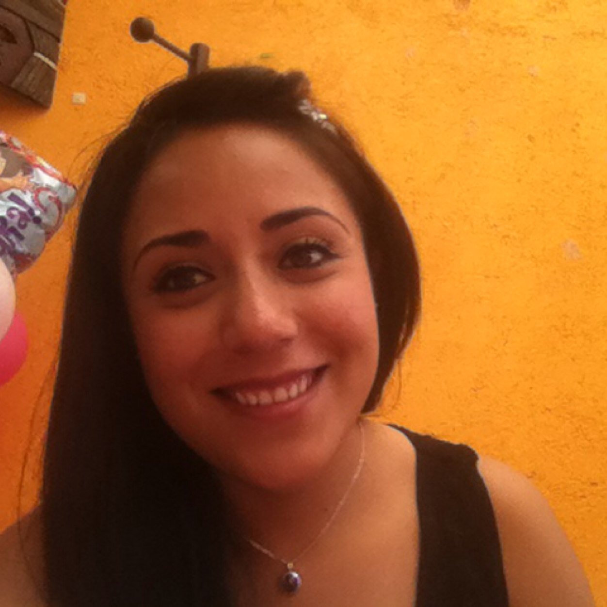 rogassette's profile picture. camina y el mundo caminara contigo, detente y el mundo caminara sin ti......