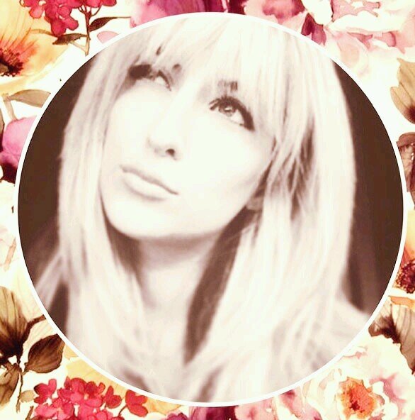 melanie_moat's profile picture. [roleplay.] I like to photograph Ian's nipples.