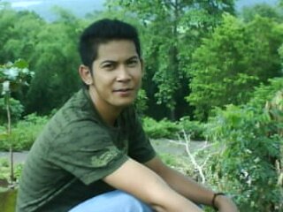 Cinta cuma gitu2 aja..lihat,kenalan,suka,minta nope,SMS’an,PDKT,nembak,jadian,seneng2,berantem,putus,nangis2,jomblo lgi dehh,cpe' kan??bb 2AFF9287