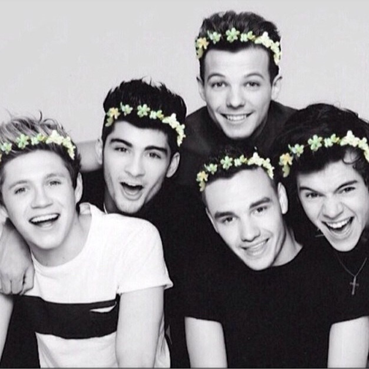ONE DIRECTION. FOLLOW MEEE