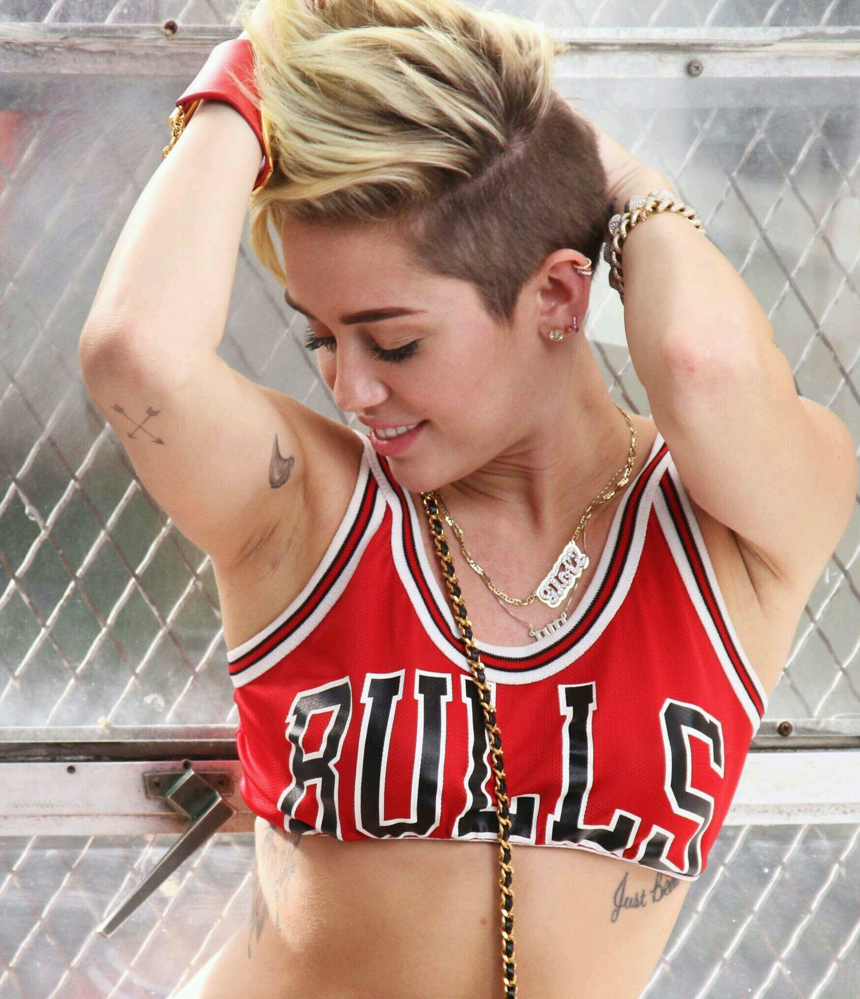 Andrea_TSG's profile picture. #Dallie #Dslover #Grader #Smiler TW. Rocío. Dani y TSG me siguieron el 15-6-13. Love money party.