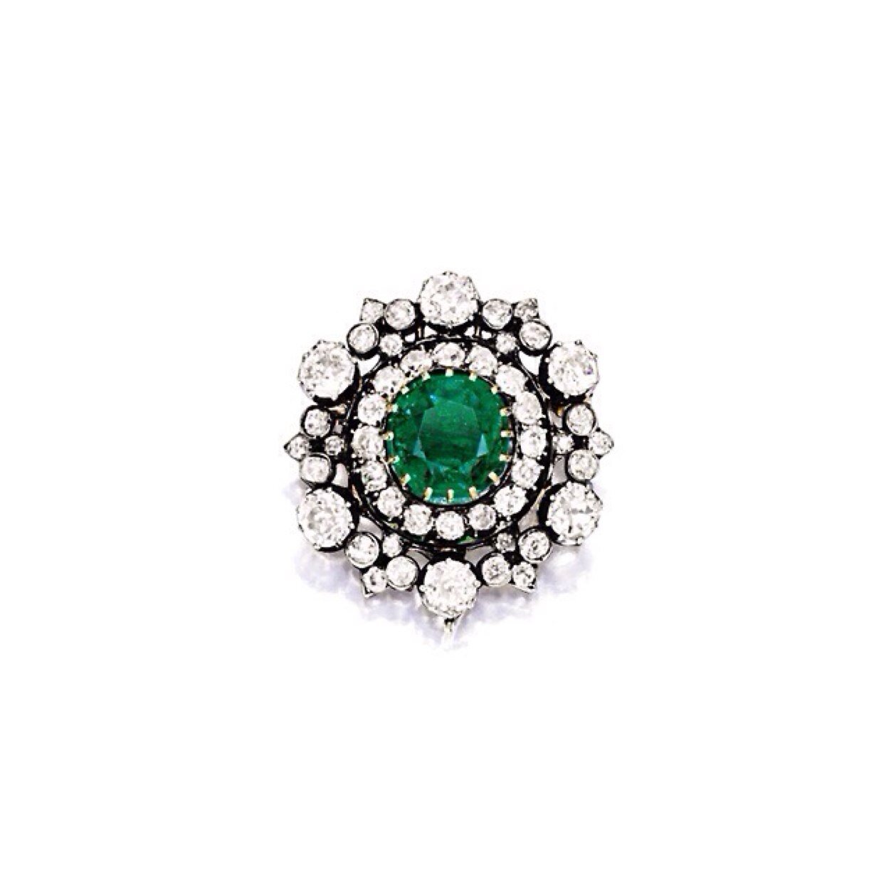 Mrs_221_O's profile picture. Mrs.Holmes 브로치 /지미 웨스트우드 가슴 팍 / (@Mrs_Holmes_221)오너 /C. 1865, Sotheby's 홈부인 브로치인데 지미에게 달려있는건? ( ͡° ͜ʖ ͡°)