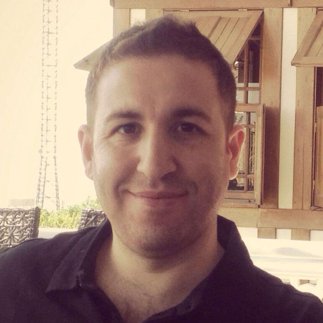 ahmetozer2's profile picture. Tasarım ve kullanılabilirlik meraklısı  mühendis, Satranç oynamayı seven iyi bir kaleci, Aile babası