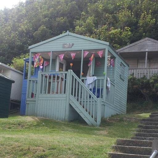 Beachhutdreamer's profile picture. Beach Hut loving girl with the Merchant Navy in her blood. Quilter & crocheter. Smitten with all things Cornish 💖