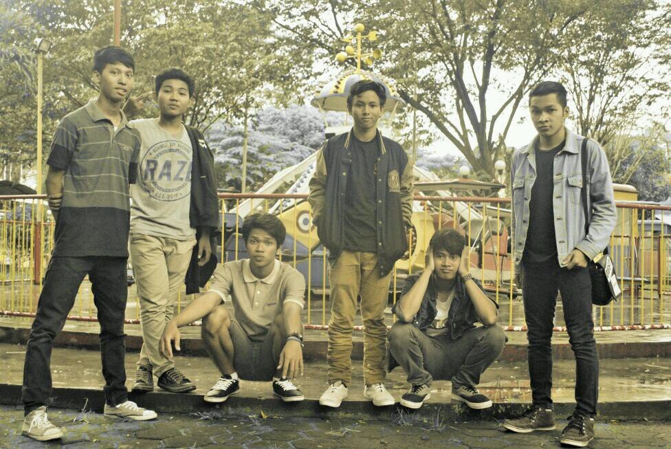 sop_band's profile picture. official account SON OF POWER
Pop Punk est.MMX 
CP : 089668045451 ( @sanjaayaaaa )