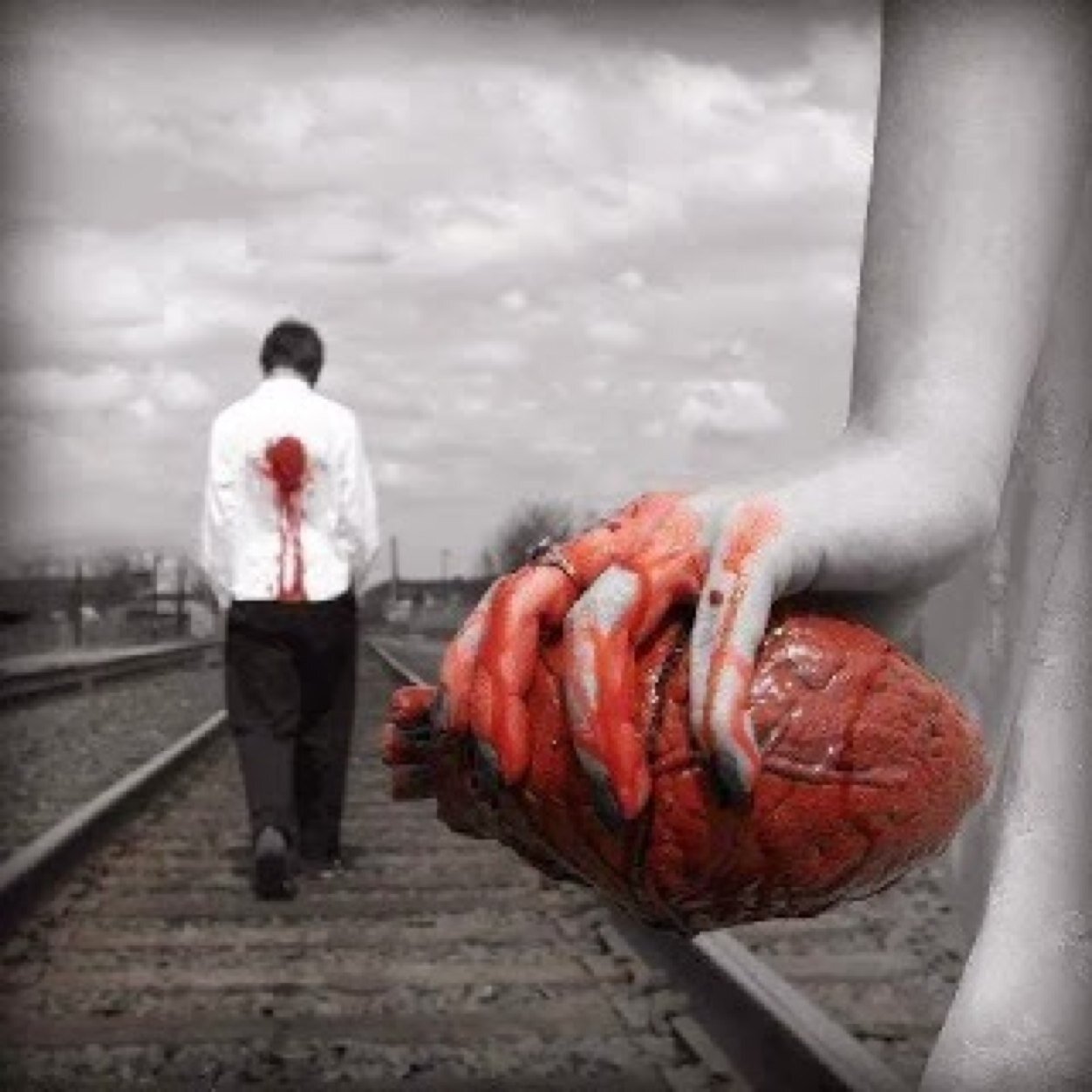 : حين يحزن من تحب ، فسعادته مسؤوليتك حتى لو لم تكن السبب ♥ !”
