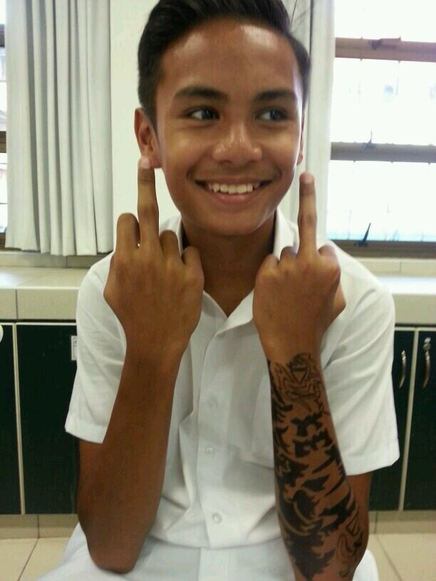 follow me on insta @keithderozario and dont disturb me nothing personal:D