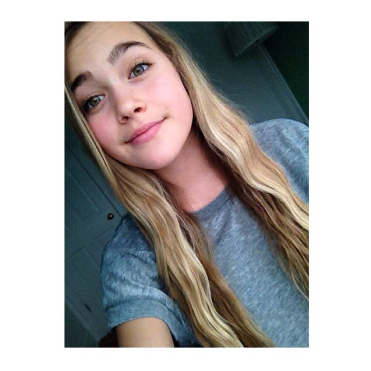 Hey my name is Sidney!! Im 14years old:) FOLLOW ME