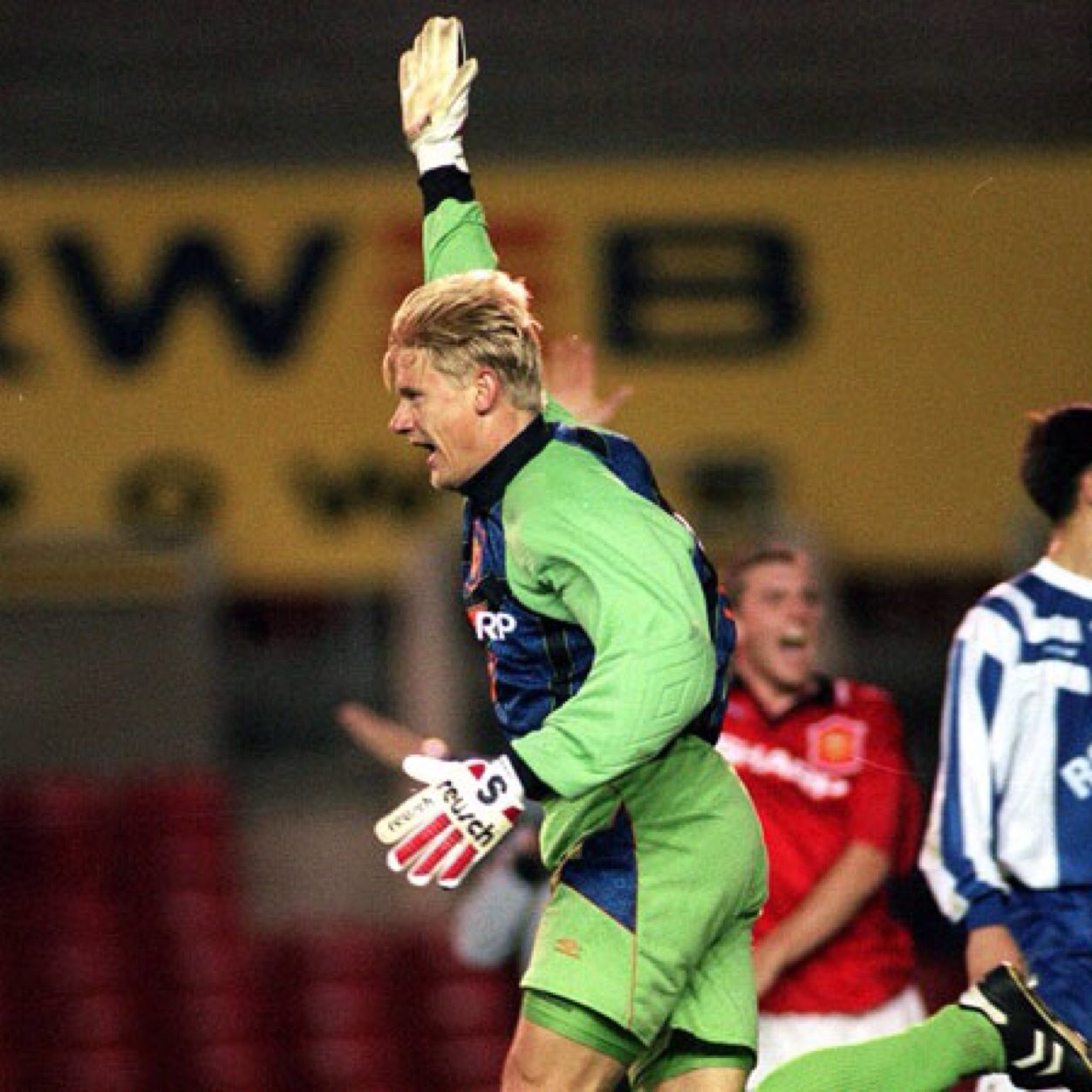 Tweeting Goalkeepers past and present who have scored goals during their career