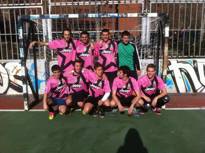 Equipo de futbol sala formado en 2009 y que desde entonces compite con garra y coraje por el título de Liga. Raíces del Stella. La rosa. Rotando.