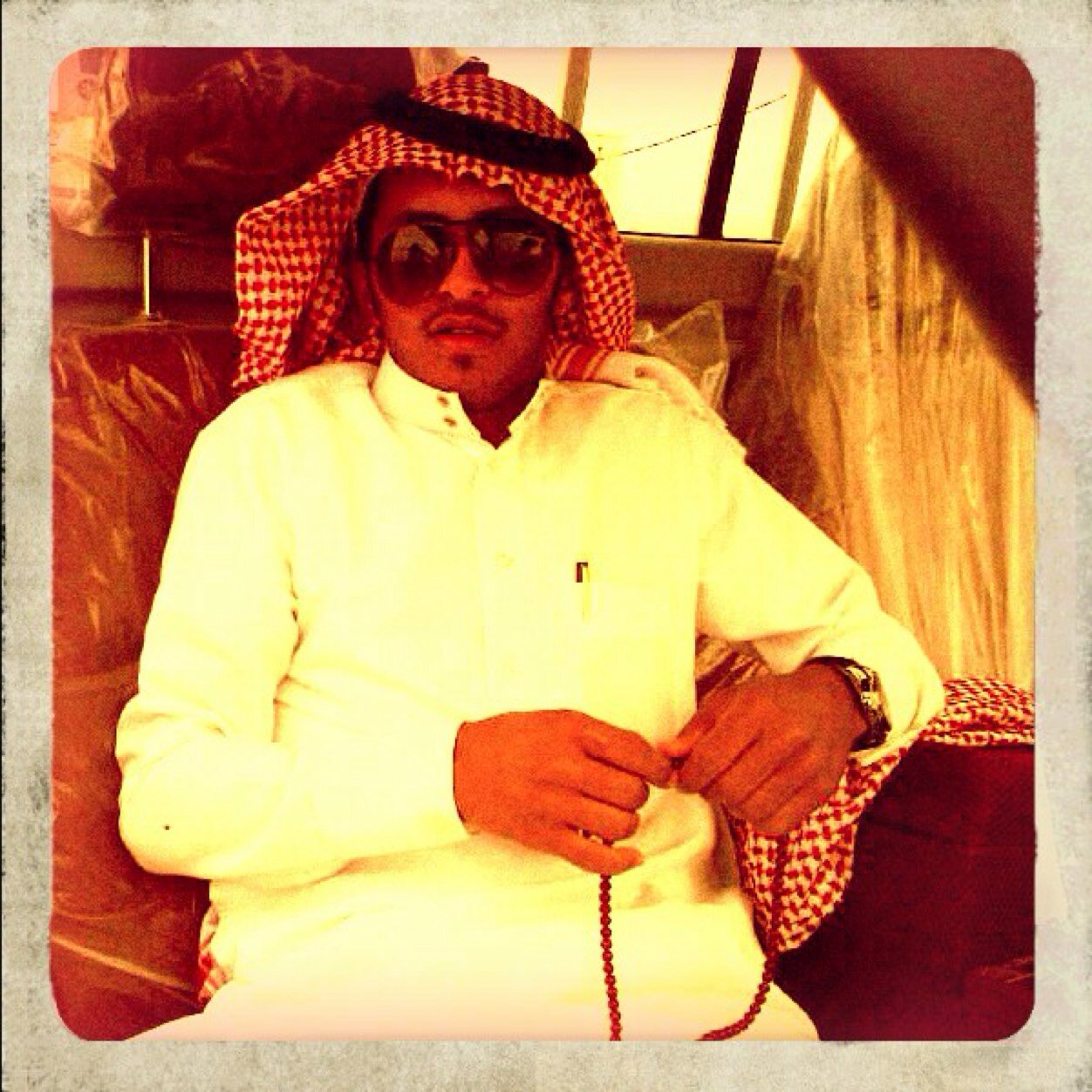 ‏اليا ظهرت اظهر بفعلً يشرفك من شان كلً يفتخر في ظهورك اظفربفعل الطيب والناس تعرفك والا استريح اللة يزين امورك...