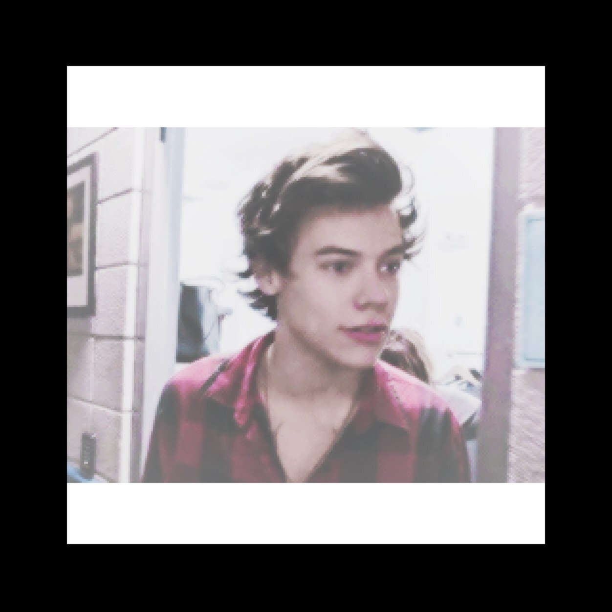 Please follow @tomlinutellar thanks ily