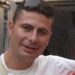 economista , critico politico , me gusta el futbol , leer , el arte y la musica.