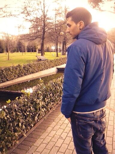 Carloscilleros's profile picture. Principalmente disfrutar de la vida. No me gustan las mentiras.