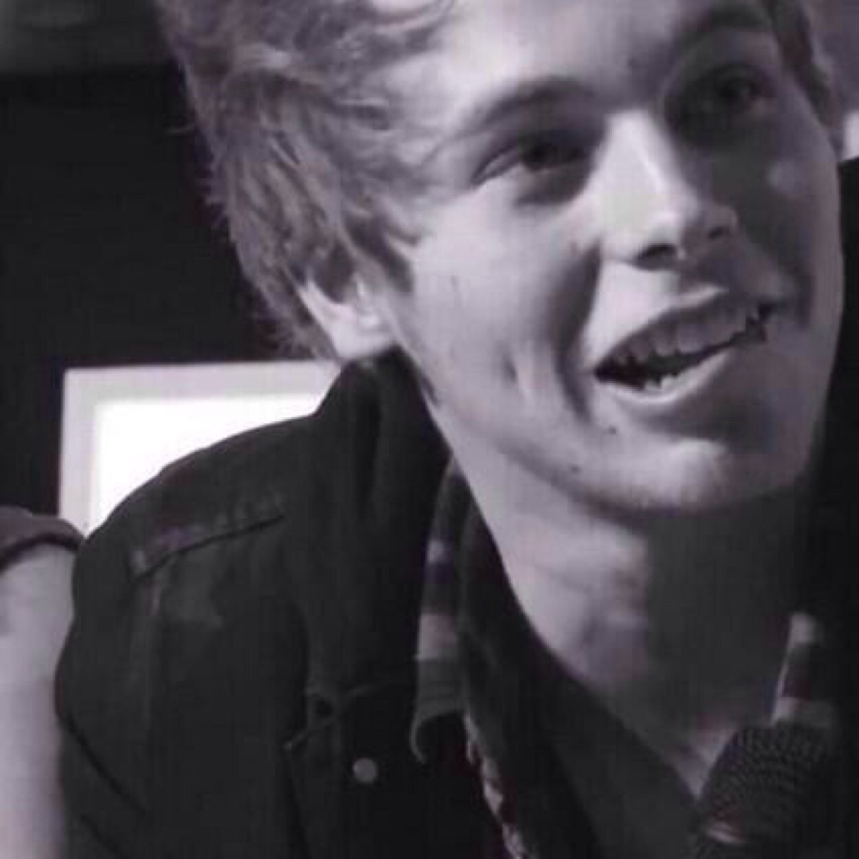 ayy free follow from @pixelhemmo if you want this @ name just ask