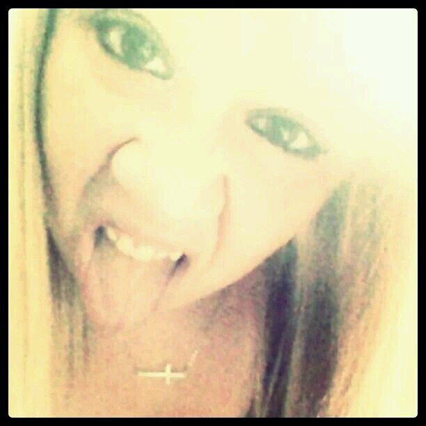 ashleighxbaby's profile picture. get at me bro! i'ma cool ass chick! (: