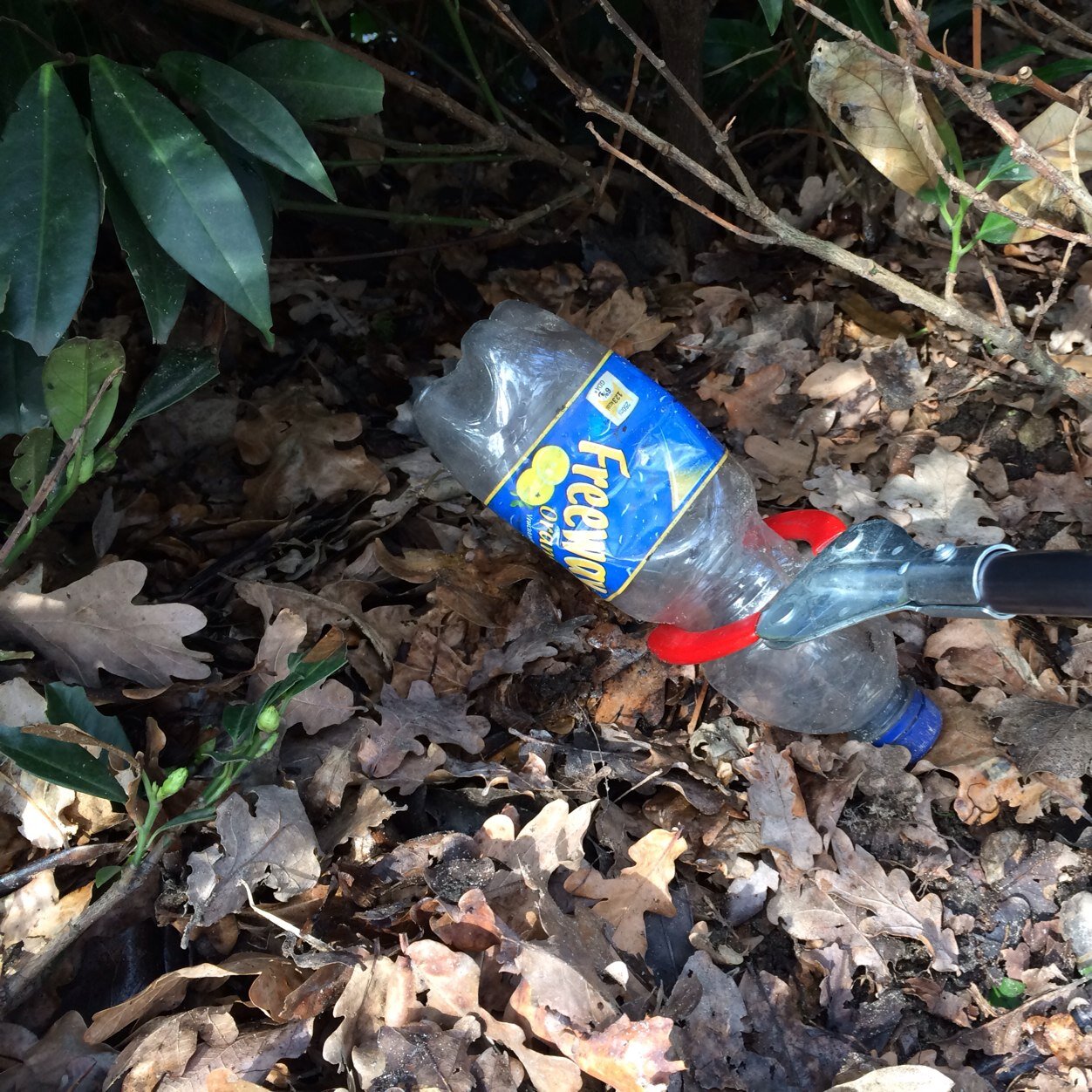Zet mij actief in tegen zwerfvuil. Doe ook mee en plaats een #zwerfie. Foto van jezelf met zwerfafval. Aandacht vragen voor dit probleem!