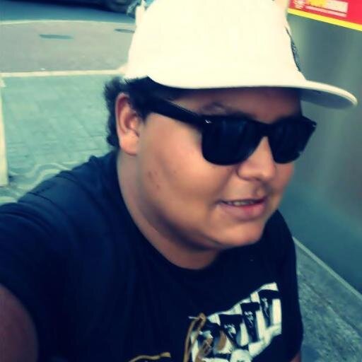 Eu posso ser muitas coisas mais o meu melhor é adora ao Senhor *_*
