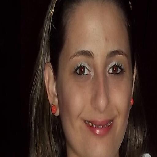 Tenho Deus primeiramente em minha vida, amo minha família e gosto muito de música. Mãe e professora....