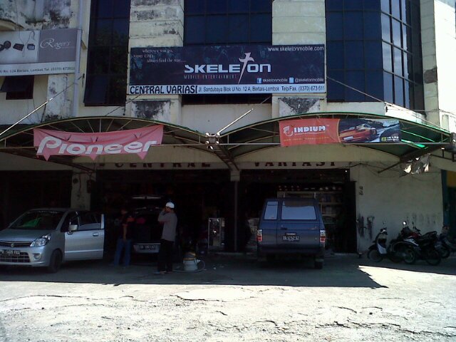 Bertais - Mataram (0370) 673611 sedia:  Audio, kaca film, seat cover, karpet dasar, karpet karet, aneka variasi mobil, dll