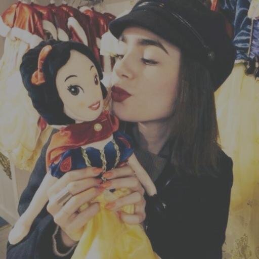 iBelieberxauhl's profile picture. smile on your face even tho your heart is frowning