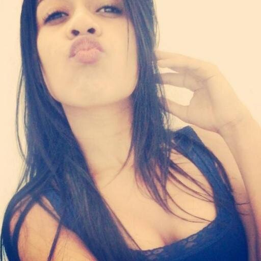 Sou ciumenta, boba, insegura, romântica, chorona, mandona, orgulhosa, irônica, sonhadora, exagerada e dramática. Gostou? Follow-me. *o*