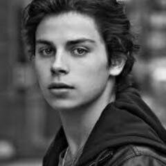 Demigod, Son of Hecate, 17, @D_Halonaise is my sister.