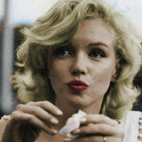 Cuenta anónima con pensamientos de minitah enamorada rodeada de putas y otras cosas más.