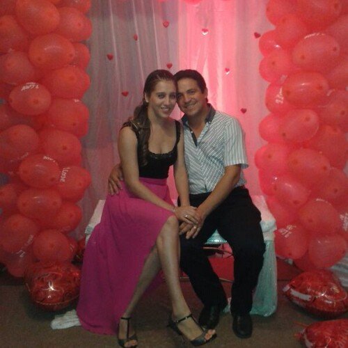 Mama de dos varones hermosos, feliz por la bendición de Dios.