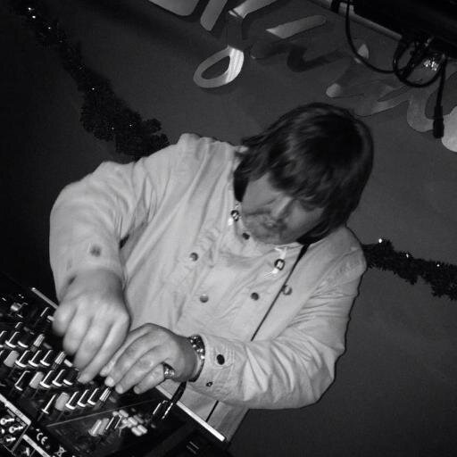 DJ and Producer playing all shades of House / Techno / Electronica / Old Skool. Radio DJ for https://t.co/TMB0UfWwXu Love Vibration Nation/ Sony/ R3UK/