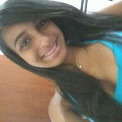 bsjennifer98's profile picture. “Toda mulher leva um sorriso no rosto e mil segredos no coração.” 
―Clarice Lispector