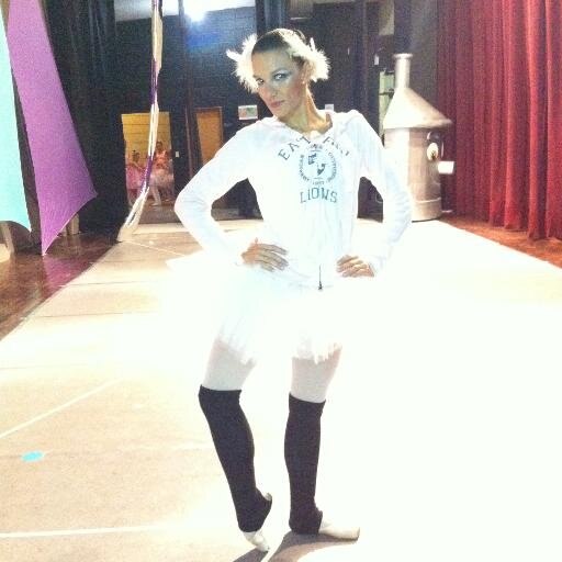 Apasionada por el Ballet Clásico desde que tengo memoria y, hace unos años, también por el Yoga...