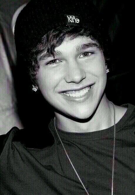 Just trying to make my dream turn into reality someday #JanhviForUGirl || Mahomie 4 lyfe motherfucker (Backup account of @CuddlingAusty)