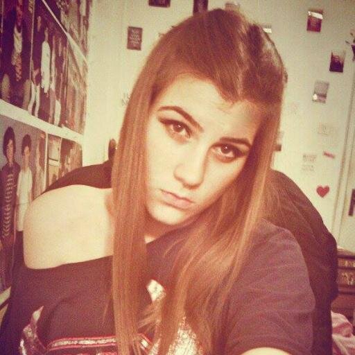 she's a sexy animal;♡ saw the boys on 17.5.13 ♡ if you follow , i love you .x