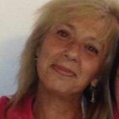 Profesora de Gimnasia Egresada del IPEF, M. Reiki,
  Técnica Dirigente Deportiva,Coach Deportiva.