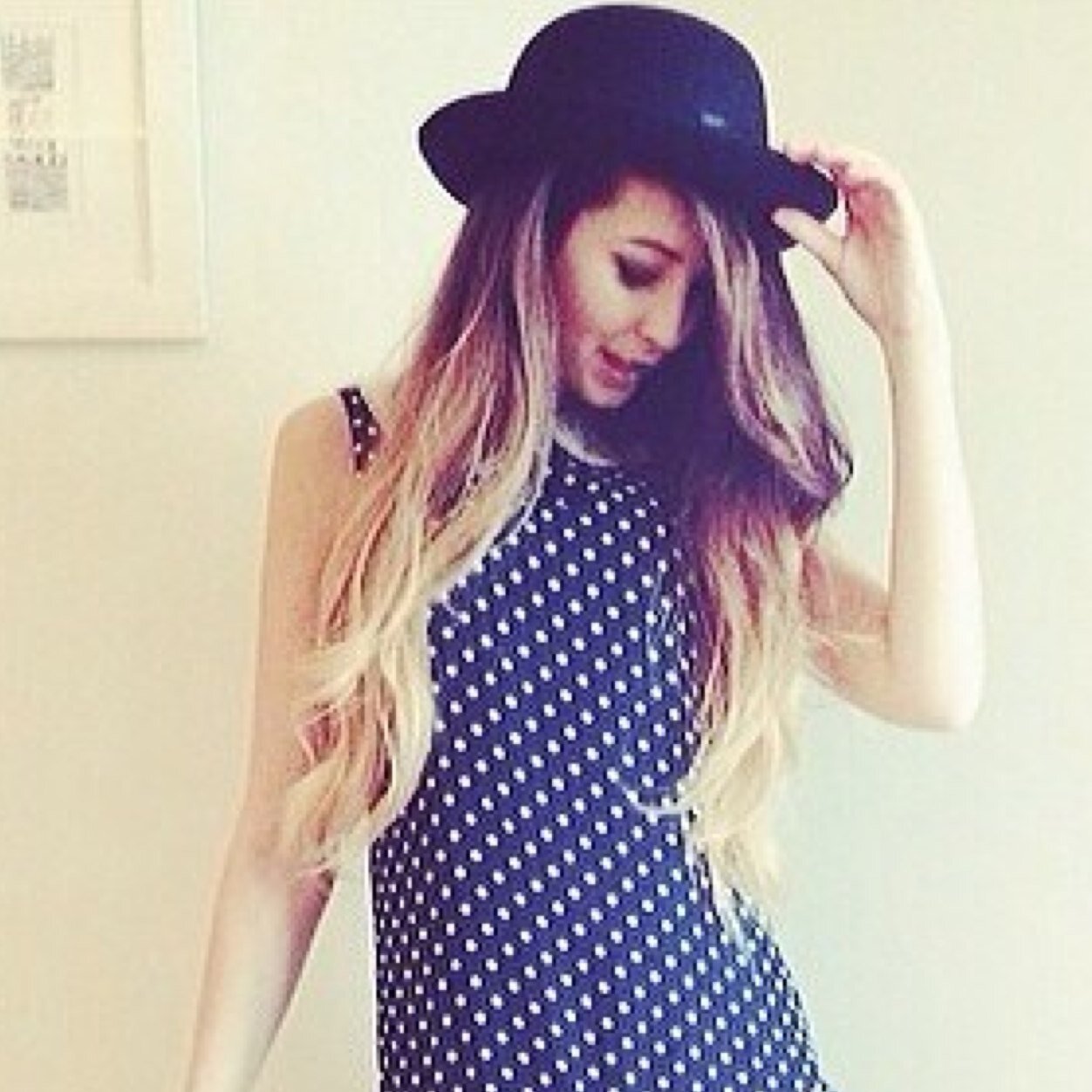 Hai. I'm Zoe || A british youtuber || I'll always be there to try to make you smile || Needing a friend that I can count on ||